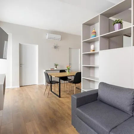 2 Min Zum Lago Maggiore, Modernes & Zentrales Apartment شقة *